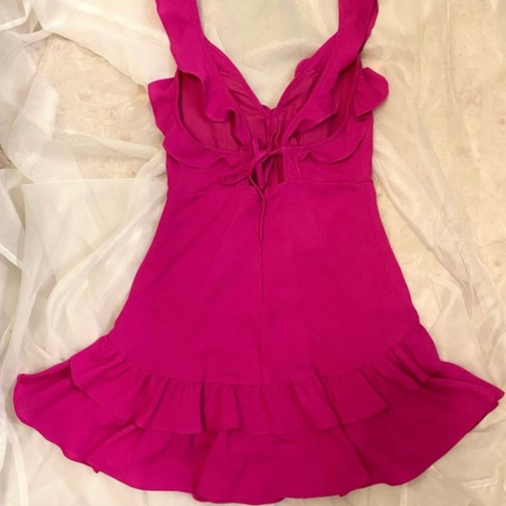 Itto Dittem hot pink mini dress. Super cute and fits perfectly! Zips in the back